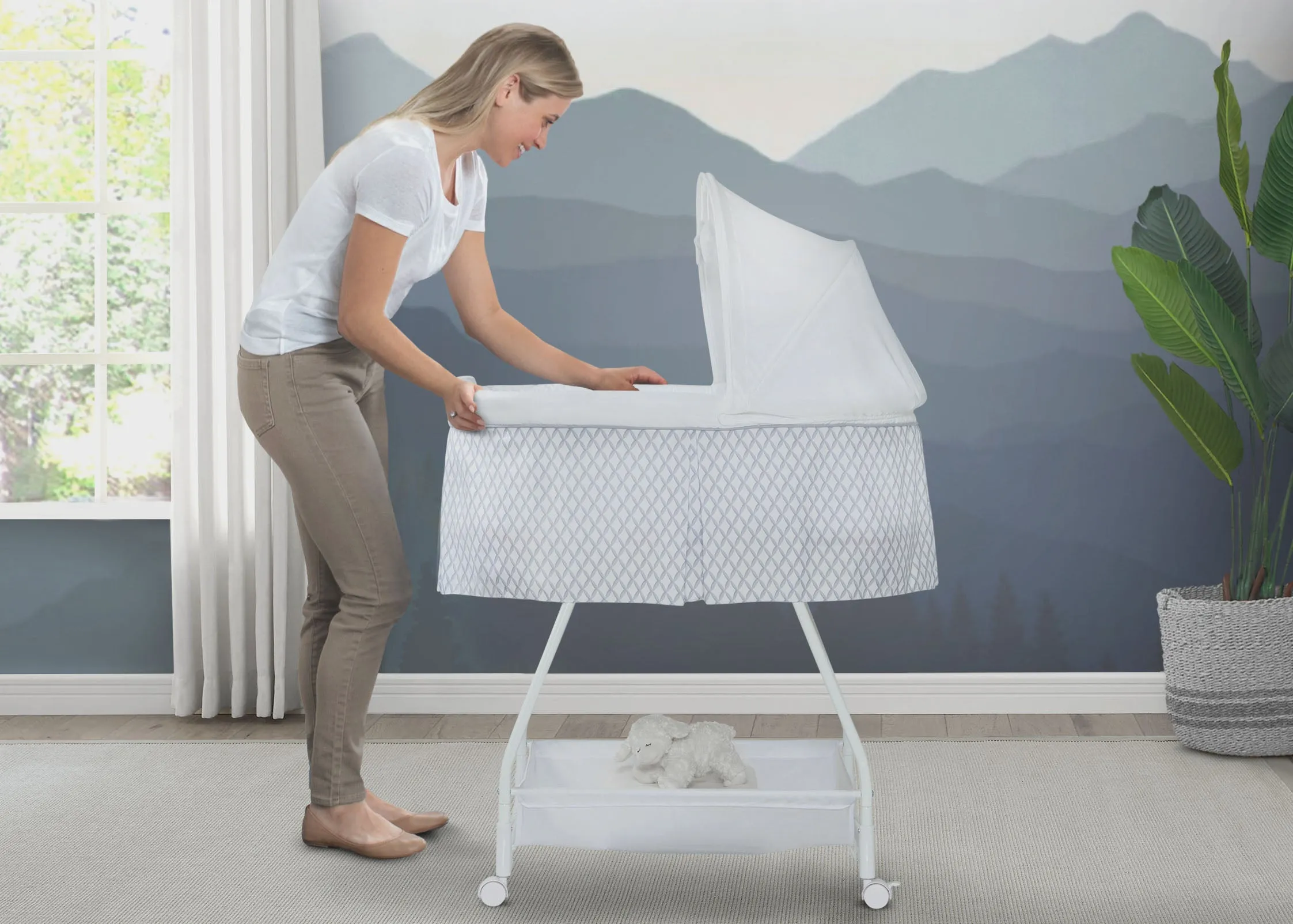 Deluxe Soothing Dreams Bassinet