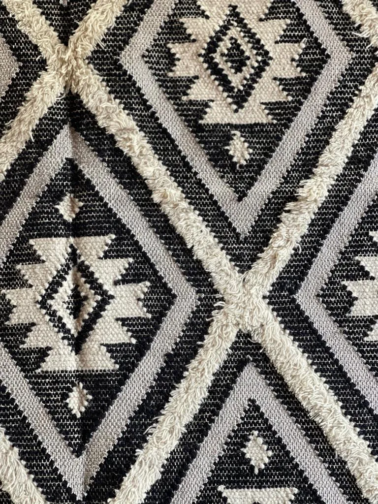 Hand Knotted Wool & Cotton RUG 39 (5x8 ft)