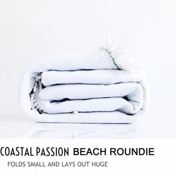 The Dreamy Iguana Round Beach Towel